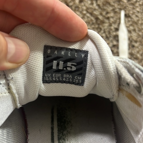 Mens Oakley White Sneakers w/Leather Uppers. Size 10.5 - Picture 3 of 4